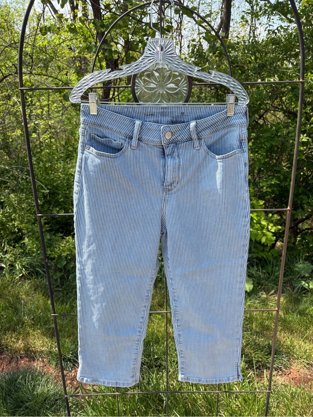 St. John's Bay Light Blue White Pinstripe Cropped 5 Pocket Jeans Capri Size 10